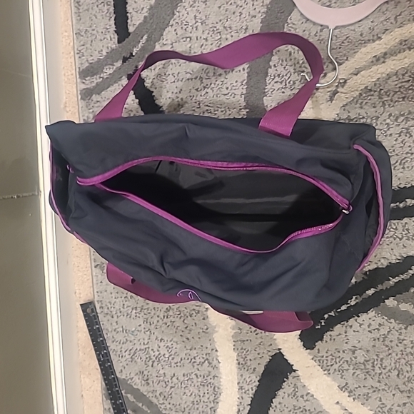 Gaiam Yoga Studio Gym Duffle Bag Black/purple Medium - Picture 5 of 13